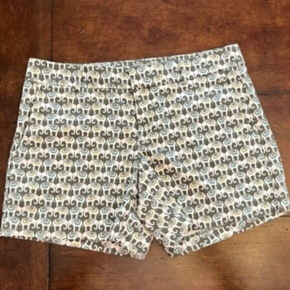 Banana Republic Shorts with elephants - Olive Green Size 4 - Picture 1 of 5